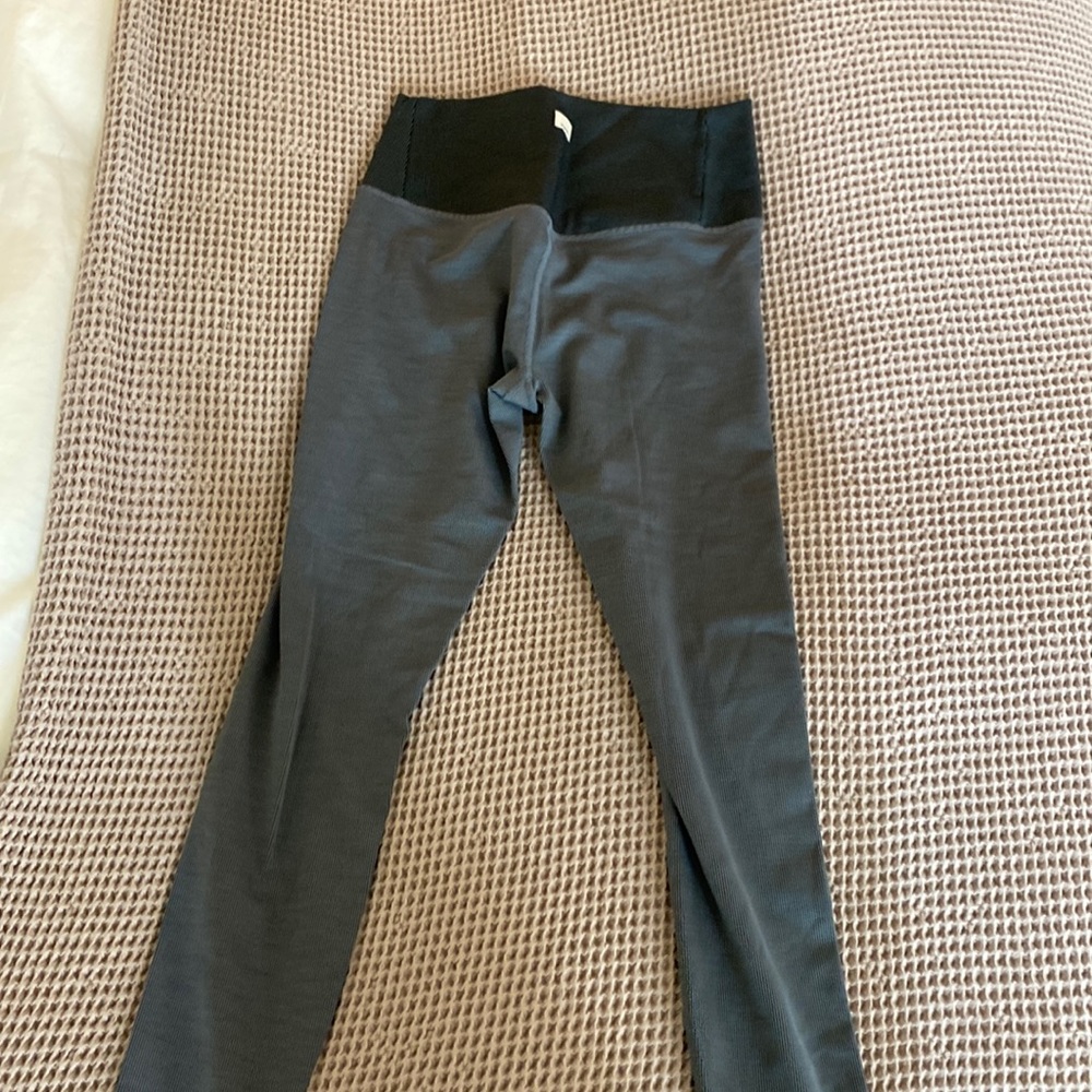 Vuori grey lined leggings